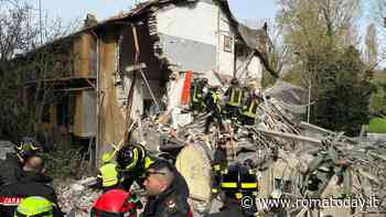 Esplosione in una palazzina a Monteverde, uomo estratto vivo dalle macerie. Ipotesi fuga di gas