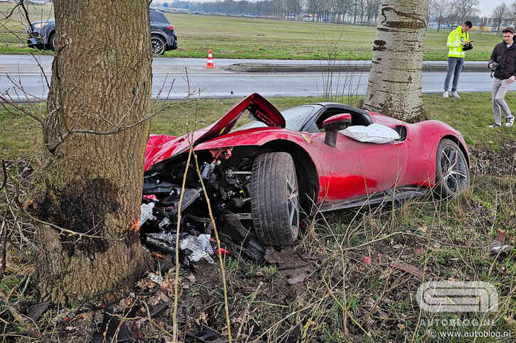 Peperdure nieuwe Ferrari 296 GTS in de puinpoeier in Emmen