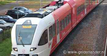 Auto botst met trein in Beltrum, traumahelikopter opgeroepen