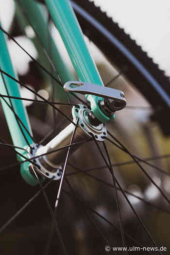 Mit dem Fahrrad auf Streife und Mann mit Haftbefehl dingfest gemacht