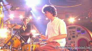 PXL-student Tars drumt samen met grote held in ‘De Droomfabriek’: “Als kind zorgde ik al voor mijn zus”