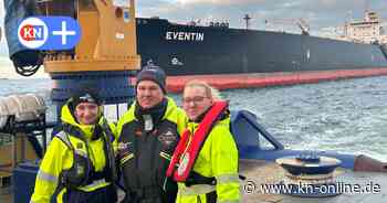 Besuch auf dem Öltanker „Eventin“ vor Rügen: Schokotorte rührt Crew zu Tränen
