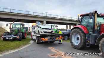 Bestuurder raakt gewond bij botsing met tractor
