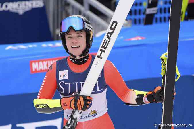 Lindsey Vonn takes 2nd in the final World Cup race of her comeback season, Lara Gut-Behrami wins