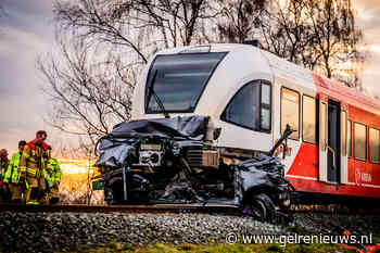 UPDATE: Persoon overlijdt bij botsing tussen trein en auto
