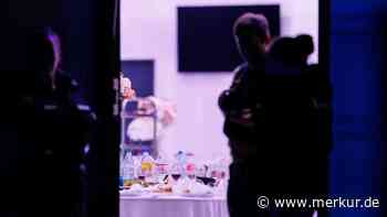 Schüsse bei Hochzeit in Bayern: Mann stirbt – Täter mit zwei Autos auf der Flucht