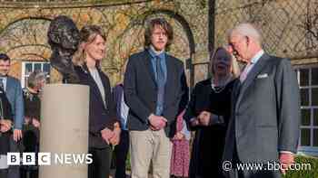 Sculptor creates first bronze bust of King Charles