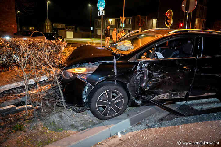 Twee auto’s fors beschadigd bij ongeval