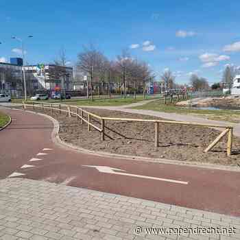 Hek geplaatst voor 'stoute' fietsers op rotonde Burgemeester Keijzerweg / Veerweg