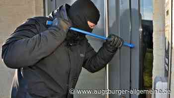 Einbrecher durchwühlt Haus und macht Schmuck zur Beute