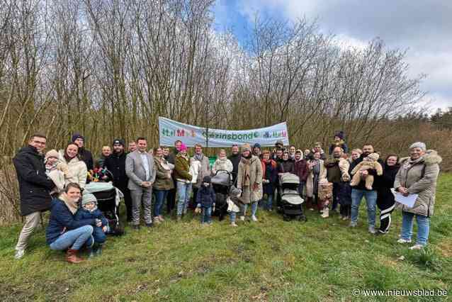 Kersverse ouders vieren nieuw leven met geboorteboom