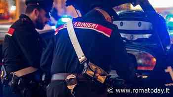 Non pagano la droga: presi a schiaffi, costretti a inginocchiarsi e ripresi in video