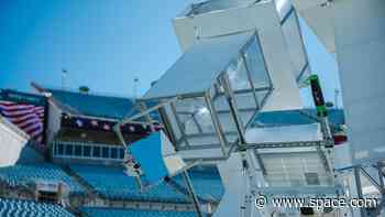 Star Catcher sends electricity across NFL football field in key space power-beaming test (photos)