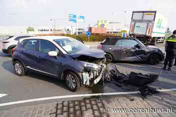 Forse schade na aanrijding op rotonde