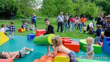 Akabe De Zonnepinkers vult Hagelkruispark met springende kinderen tijdens Spring in ‘t Veld