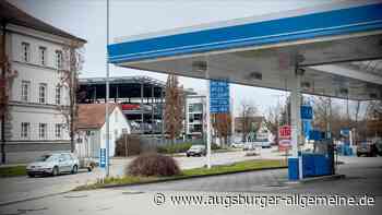 Er zerrte sie an ihren Haaren ins Büro: Tankstellenräuber steht vor Gericht