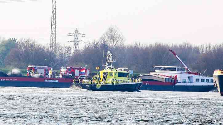 Hulpdiensten opgeroepen wegens brand op schip, maar volgens schipper ‘Valt het wel mee’