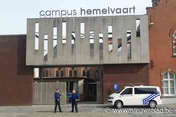 Jaar na valse bommelding ontvangt schooldirectie opnieuw dreigmail: campus onder verhoogd toezicht geplaatst