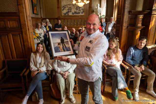Ultra-atleet Chris Seynaeve ontvangen in stadhuis: “Jij begint waar anderen stoppen”