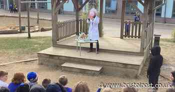 Einstein returns to school to blow kids’ minds with live experiments