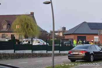 Grote politie-interventie in Lierde: man verschanst zich in woning