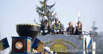 Carnavalsvereniging De Dwarsliggers geïmproviseerd naar de Lichtjesoptocht: dieven stelen kostbare lampen