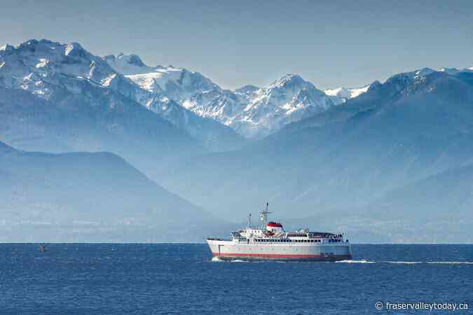 U.S. ferry company ‘unintentionally’ flew Canadian flag upside down entering Victoria