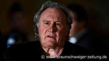 Gérard Depardieu vor Gericht: Unsicher wankt er zu seinem Sitz