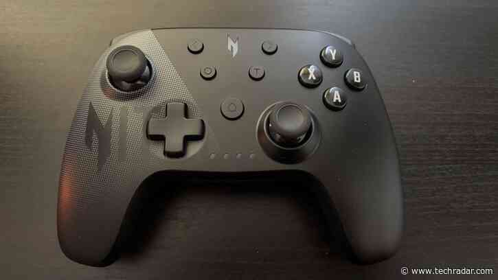 The Acer Nitro NGR300 is hard to recommend today thanks to its reliance on AA batteries and complete lack of console compatibility