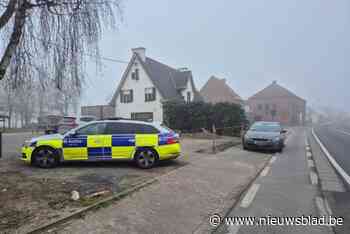 Fietser gewond naar ziekenhuis na aanrijding op kruispunt