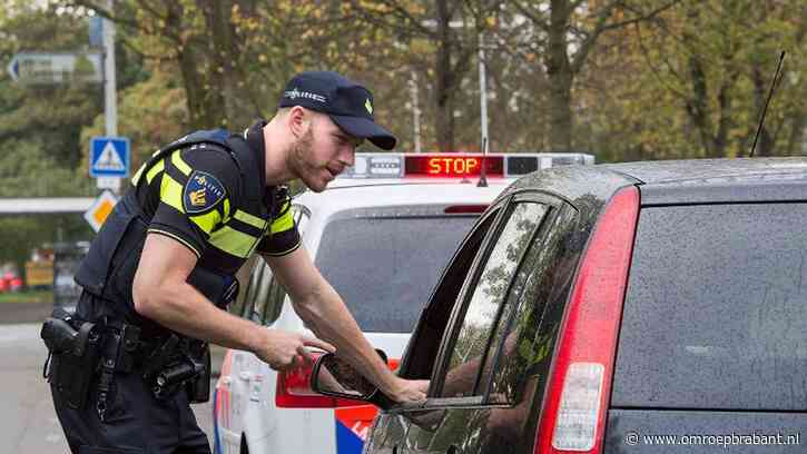 Zorgen om man die bewegingsloos in auto ligt, blijkt slapende dief te zijn