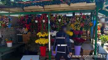 Vendevano fiori nonostante la licenza scaduta: chiusi tre chioschi al Verano