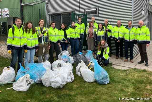Personeel afvalintercommunale maakt zélf 25 kilometer zwerfvuilvrij: “Uit respect voor de vele vrijwilligers”