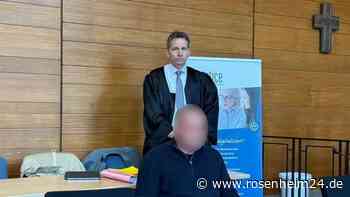 Prozess zur Bluttat von Raubling: Angeklagter glaubt, zwei Mafiosi hätten Vater erstochen