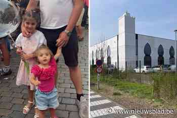 Afscheid van slachtoffers dodelijk ongeval in bomvolle moskee