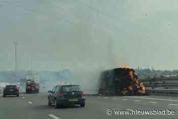 Brandende vrachtwagen zorgt voor ernstige verkeershinder op viaduct van Vilvoorde