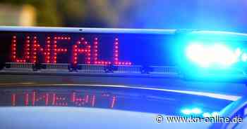 Unfall B76 Plön: Fahrrad unter Auto begraben, Person schwer verletzt