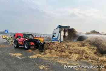 Brandende vrachtwagen veroorzaakt ernstige verkeershinder op viaduct van Vilvoorde: “Het stro was bijzonder moeilijk te blussen”