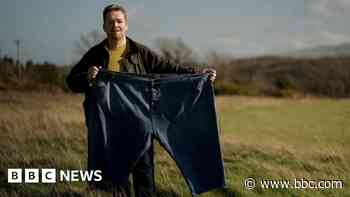 Man who almost 'ate himself to the grave' loses 30 stone