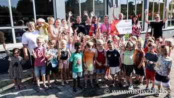 Oudercomité De Pagadder schenkt 2.395 euro voor aankoop speeltoestel kleuters