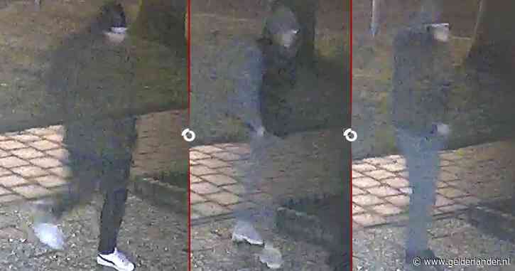 Muse (22) doodgeschoten na bedreigingen, politie deelt beelden en zoekt drie mannen