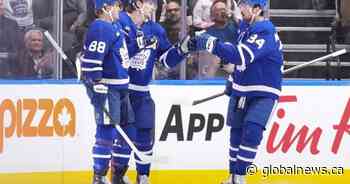 Nylander, Tavares power Leafs past Flyers 7-2