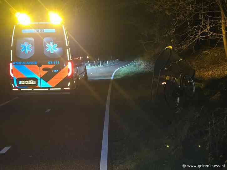 Voorbijgangers treffen gewond man aan naast fiets