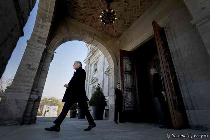 In the news today: Carney, Poilievre in Quebec, vacation homes prices on the rise