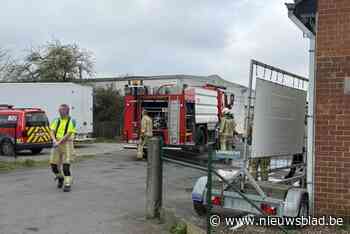 Container met afval vat vuur naast interieurbedrijf in Ruddervoorde