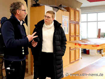 Vom Dachstuhl bis zum Holzhaus - Landrätin Treu informiert sich bei Betrieb