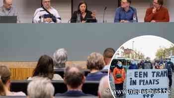 Buurtbewoners en districtsraadsleden misnoegd na langverwachte themacommissie over tramkeerlus Deurne: “De alternatieven kwamen niet aan bod”