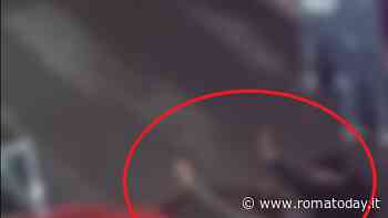 Saluti romani, canzoni fasciste, pali e alberi sradicati. La movida senza senso del Pigneto ripresa dai residenti