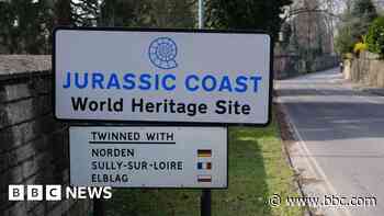 Towns 'baffled' by welcome sign swaps