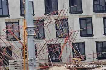 Grote stelling valt om aan bouwwerf in Hasselt: twee arbeiders gewond, één kritiek